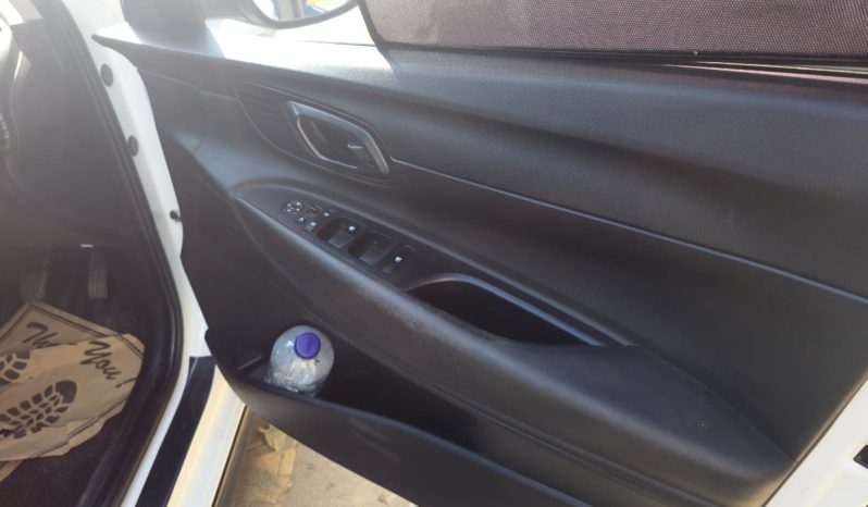 
								Hyundai i20 Sportz full									