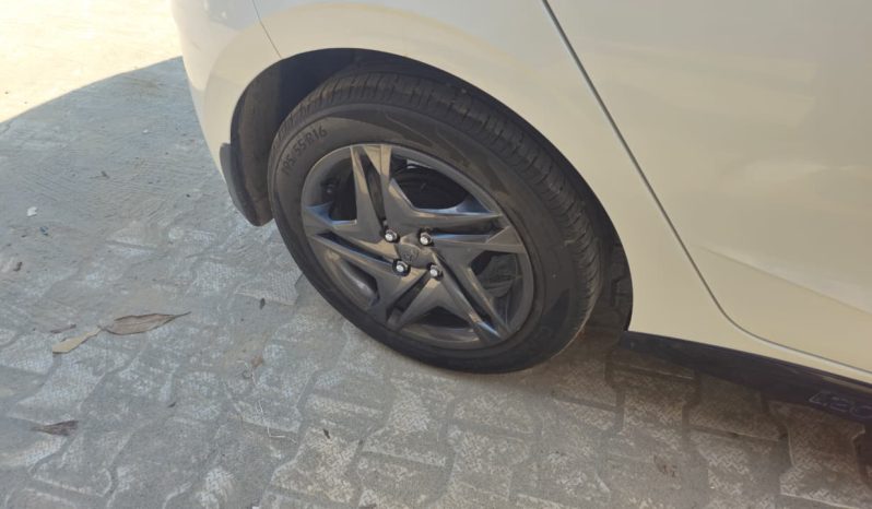 
								Hyundai i20 Sportz full									