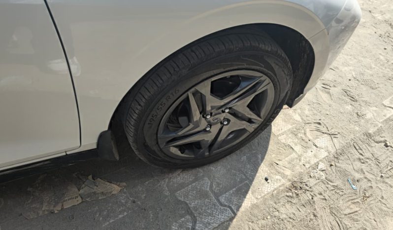 
								Hyundai i20 Sportz full									