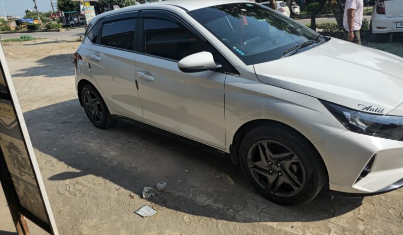 
								Hyundai i20 Sportz full									