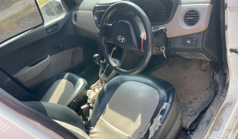
								Hyundai xcent 2018 .taxi no. full									