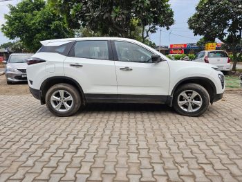 🚗 TATA HARRIER XT+ 📅 Model: 2023 🧍‍♂️ Owner: 1 ⛽ Fuel: Diesel 📊 Kilometers: 53,000 🎨 Color: White ITEM CODE(202542}