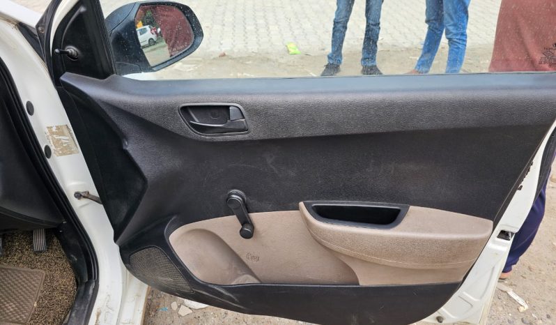 
								🚗 Hyundai Xcent Base Model 📅 Model: 2016 👤 Owner: 1st ⚙️ Fuel: Petrol (CNG Passed) 📍 Kilometers: 1,08,000 km 🎨 Color: White 📌 Variant: Base Model 🧾 Condition: Neat & clean, engine smooth, AC working perfectly full									